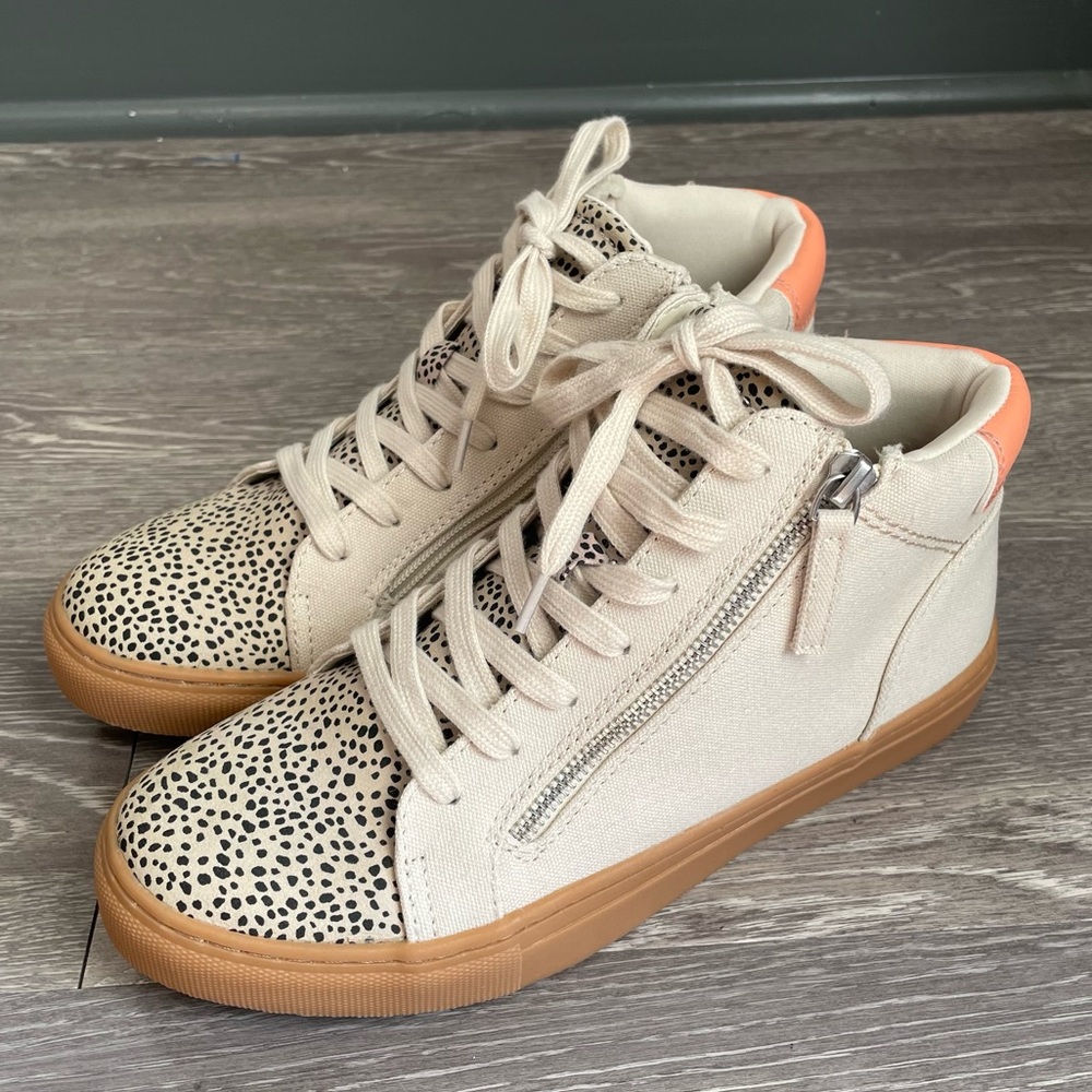 Universal Thread NWOT Brooklin high top animal print sneaker